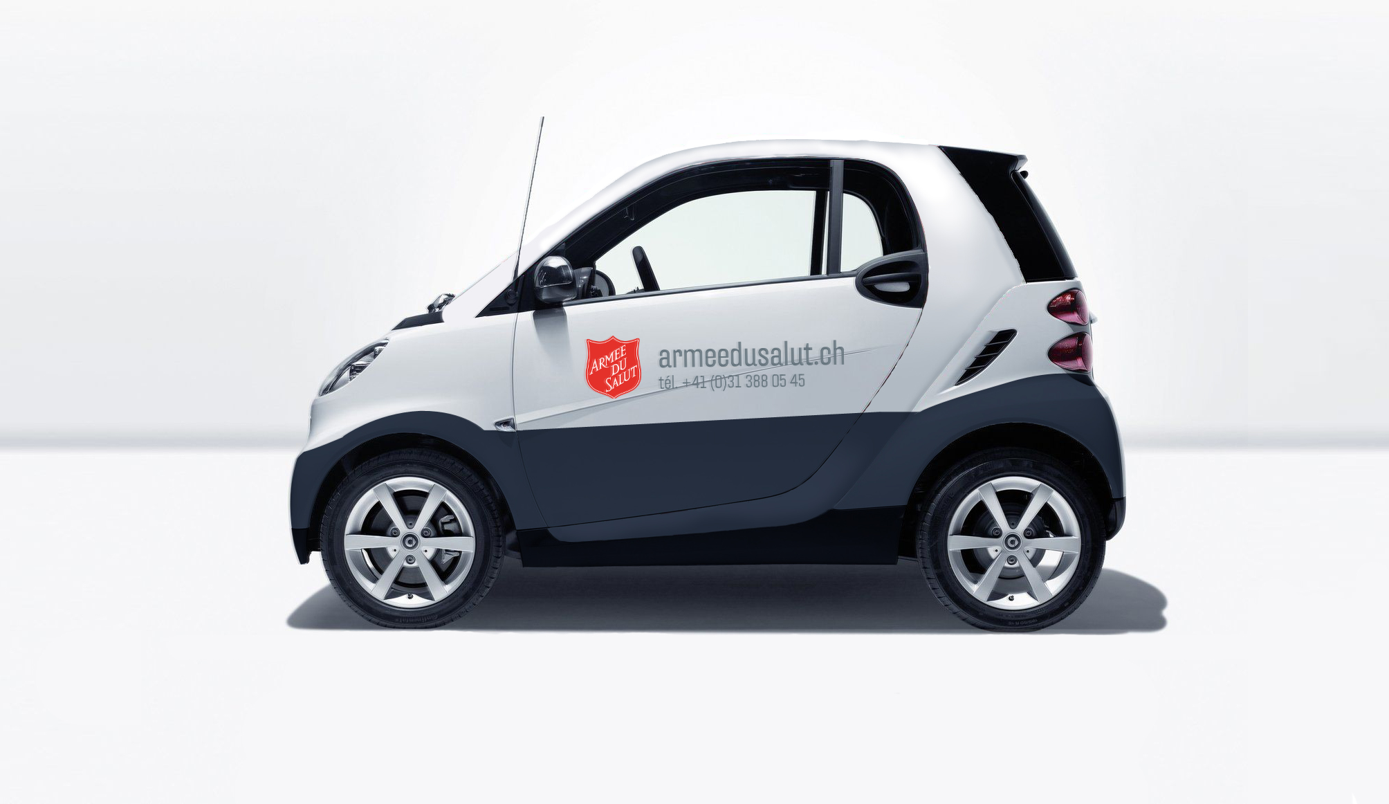 voiture avec le logo