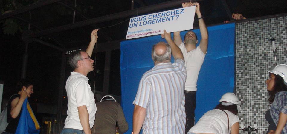 Guérilla marketing - Abris-bus 3 Equipes décorant un abri-bus