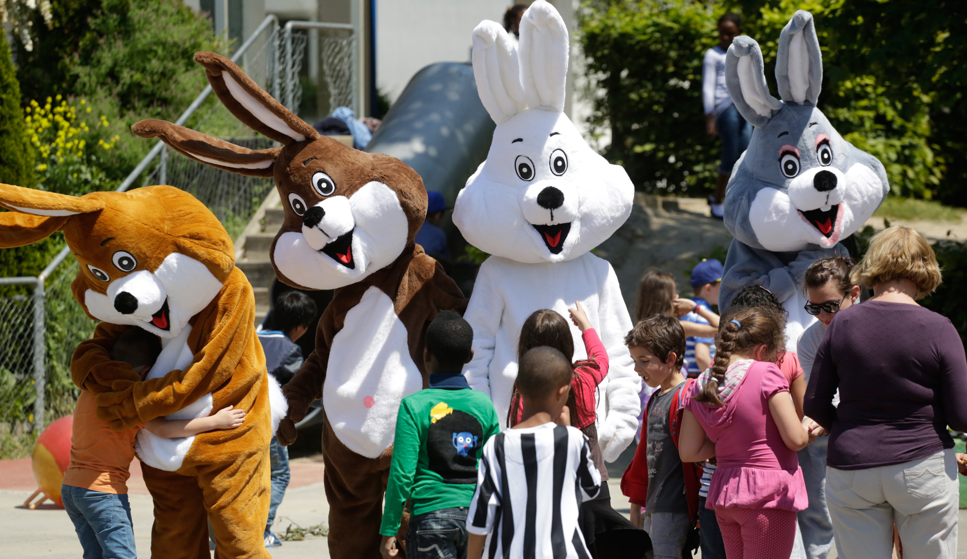 Guérilla marketing Lapins de Pâques avec les enfants