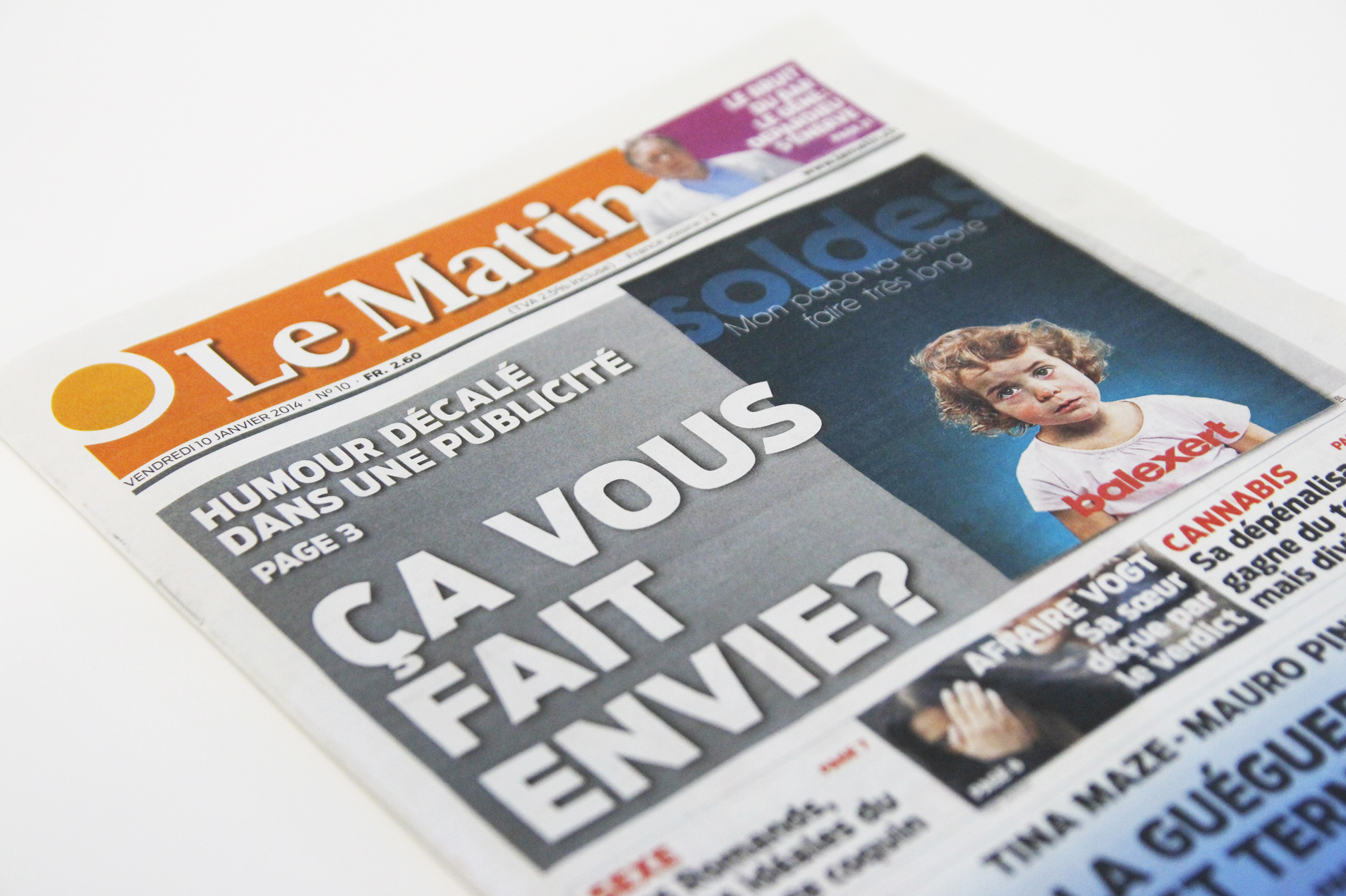 Balexert lance ses soldes de janvier en fanfare 9 La Une d'un journal local reprenant la campagne d'affichage controversée