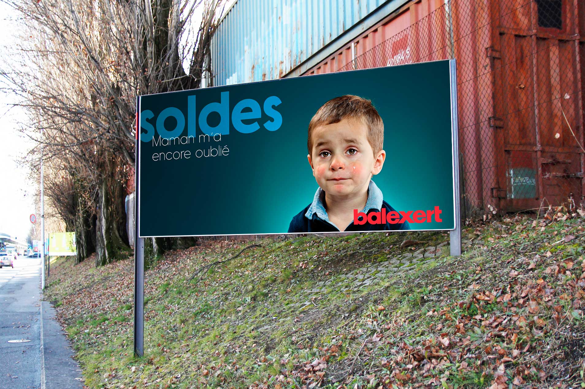 Balexert lance ses soldes de janvier en fanfare 5 Mise en situation en extérieur d'une troisième affiche de la campagne d'affichage