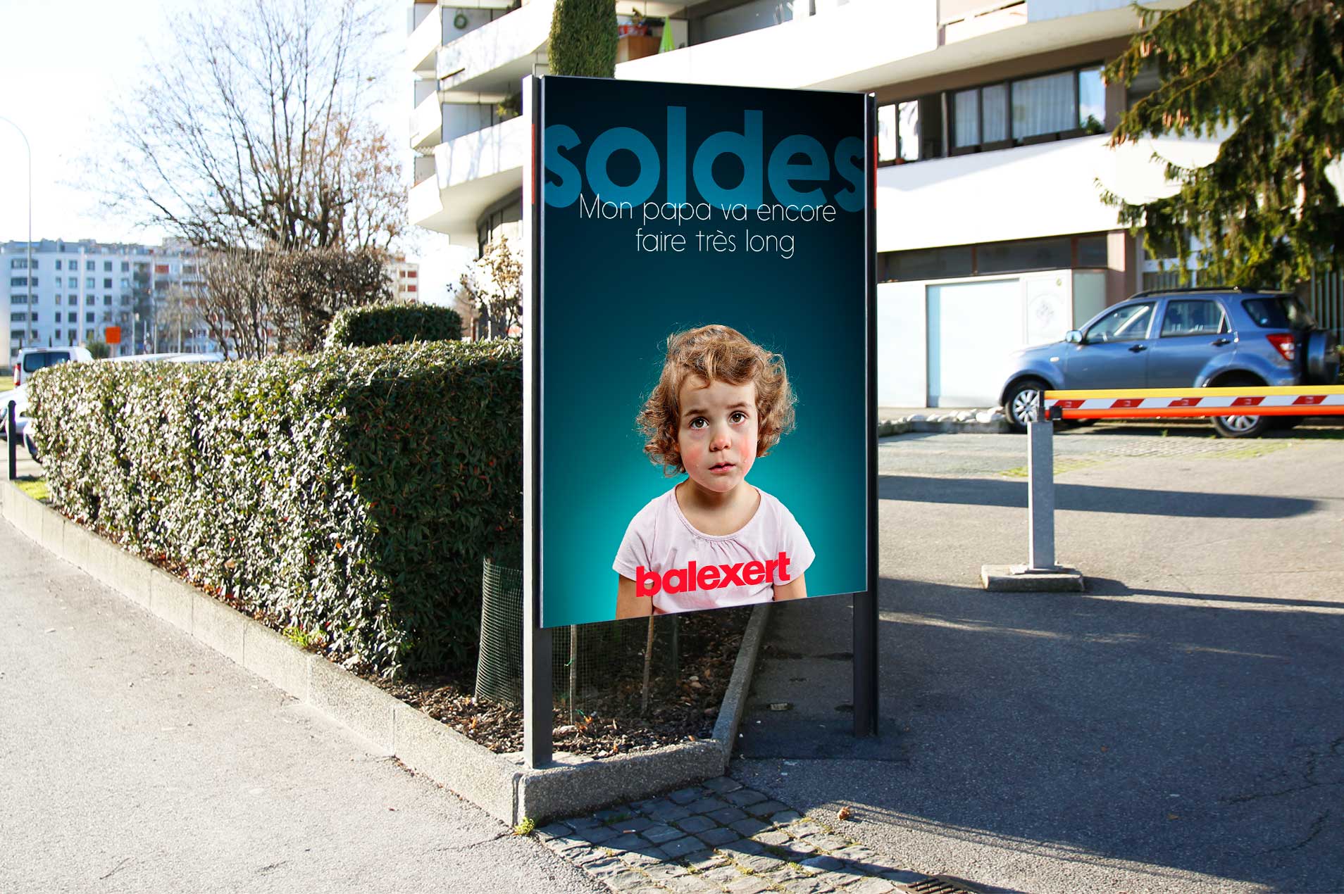 Balexert lance ses soldes de janvier en fanfare 3 Mise en situation dans les rues de la seconde affiche de la campagne d'affichage