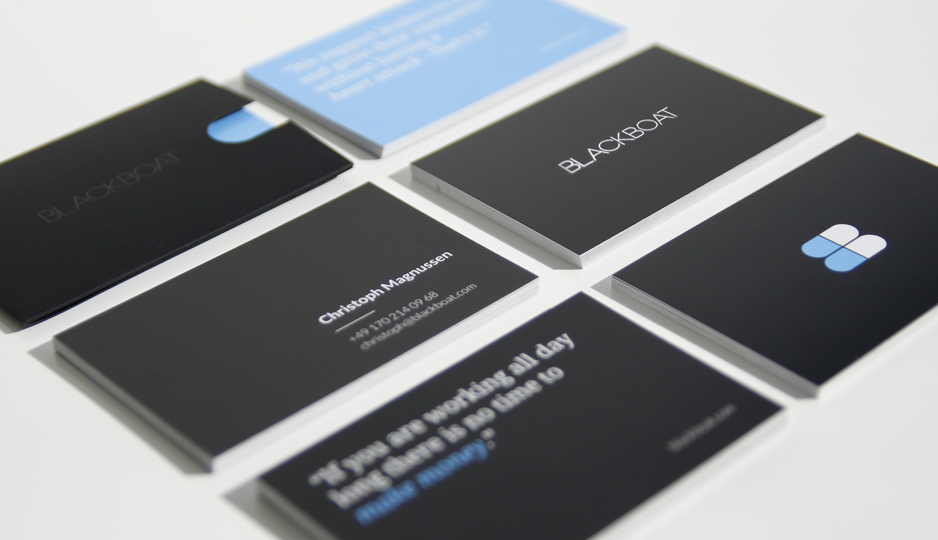 Repenser l'identité visuelle de Blackboat 2 Variété des business cards de Blackboat correspondant à la nouvelle identité visuelle