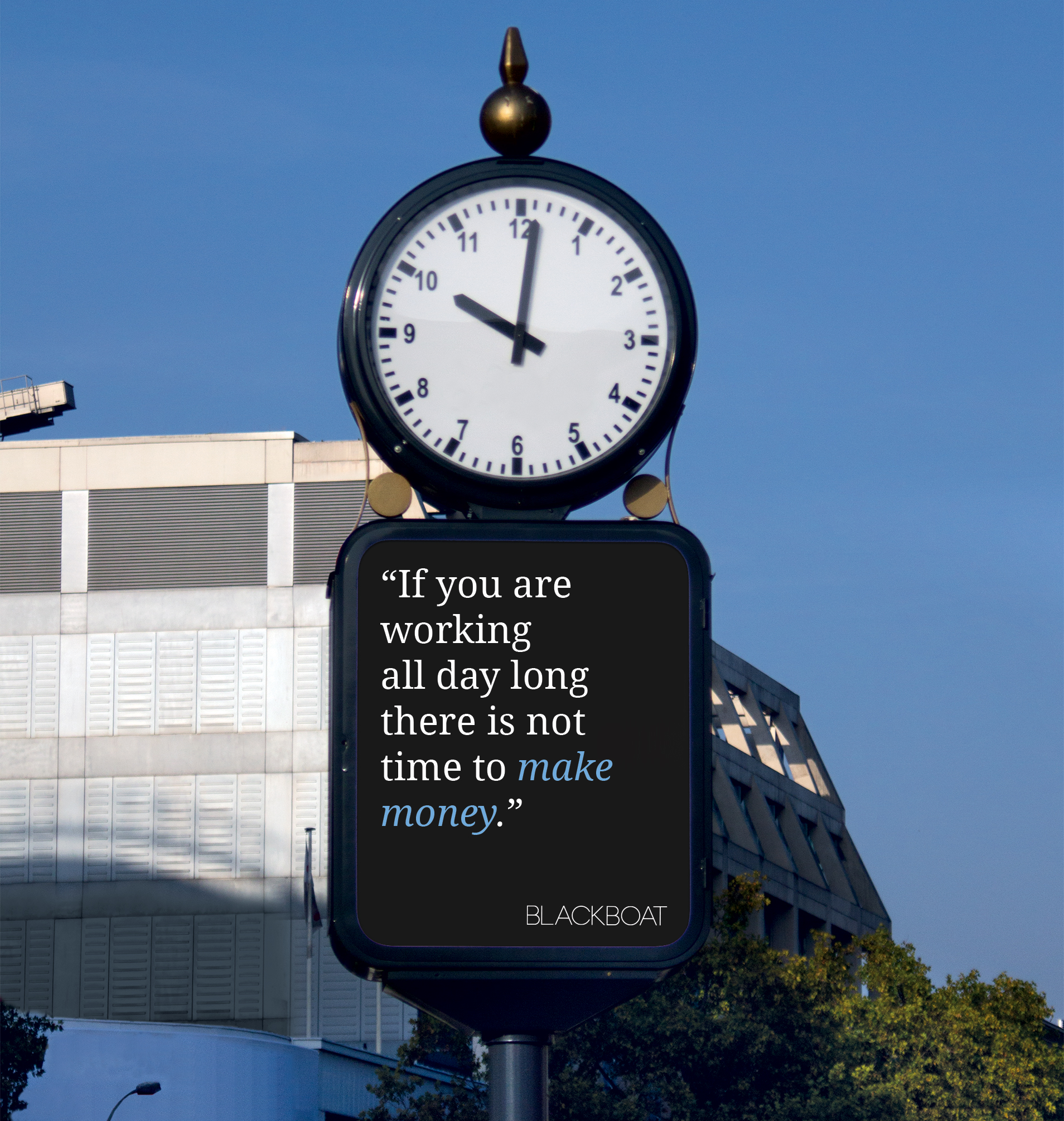 Repenser l'identité visuelle de Blackboat 14 Horloge avec un slogan de Blackboat sur une affiche