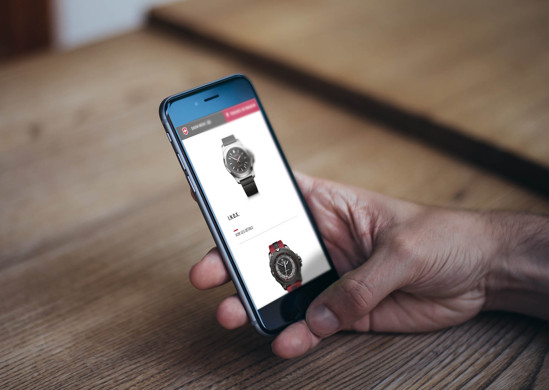 Campagne Experience I.N.O.X. 4 Visuel des montres sur smartphone