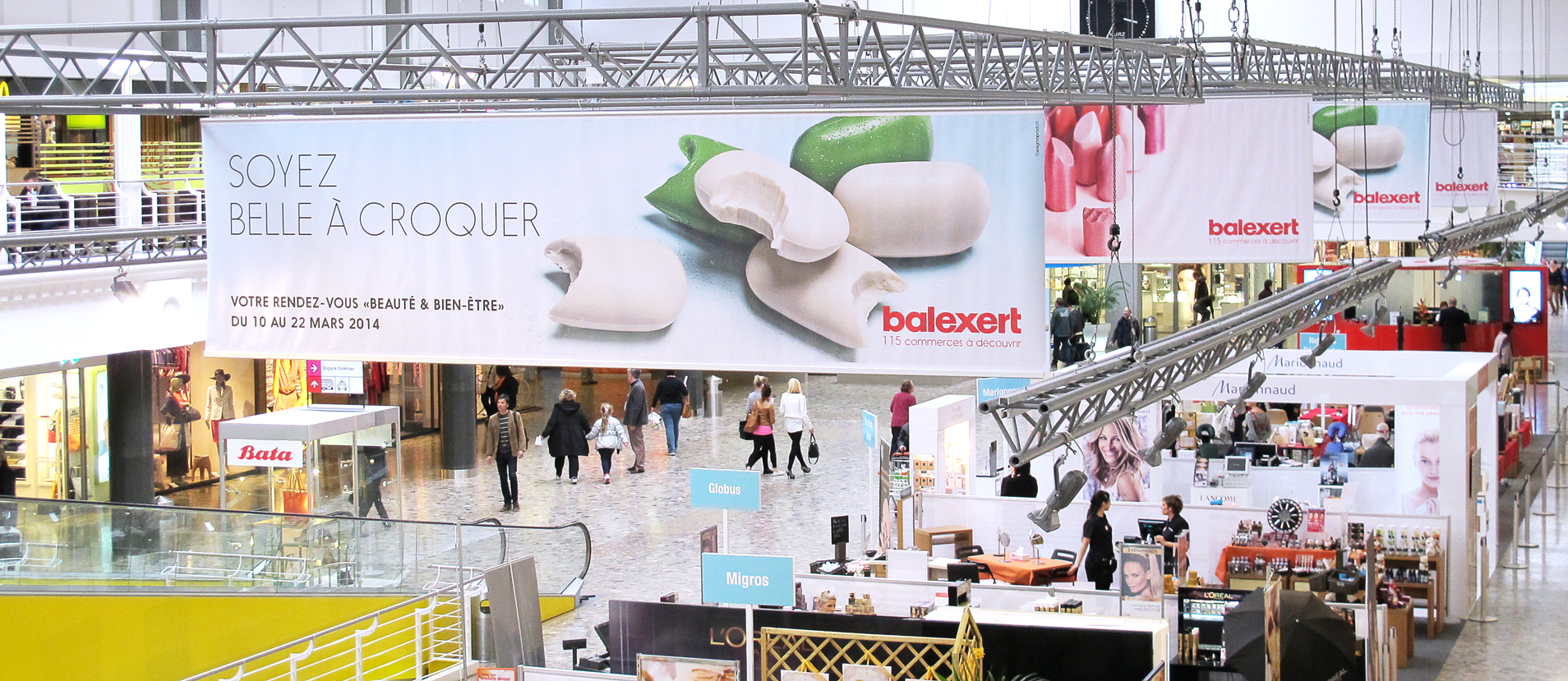 Campagne d'affichage 3 Visuel des affiches comme bannières au centre commercial